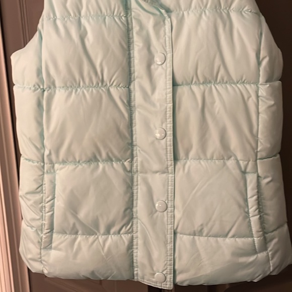 Old Navy puffer vest sea foam green. - Picture 4 of 8